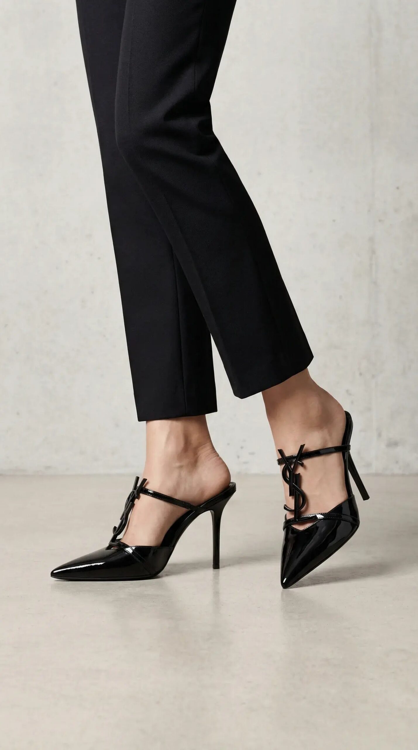 Cassandra Sandal in patent leather - Black