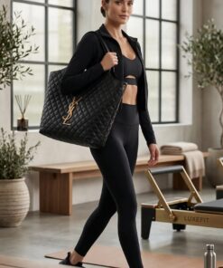 ICARE maxi shopping bag in lambskin leather with a quilted effect.